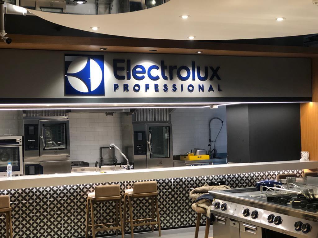 9 Işıklı kabartma pleksi harf tasarımı