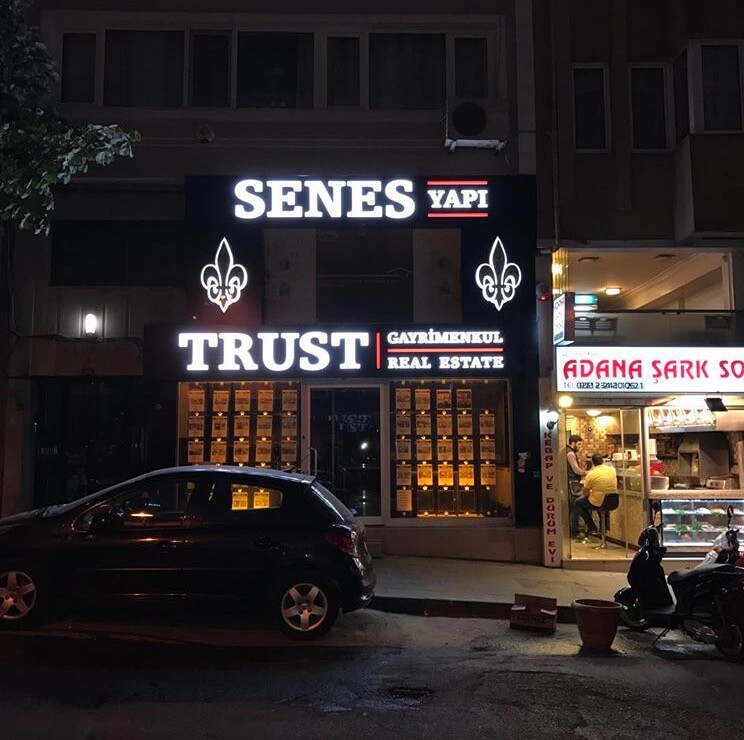 Yaratıcı takoz harf tabela tasarımı. Yaratıcı takoz harf tabela tasarımı.