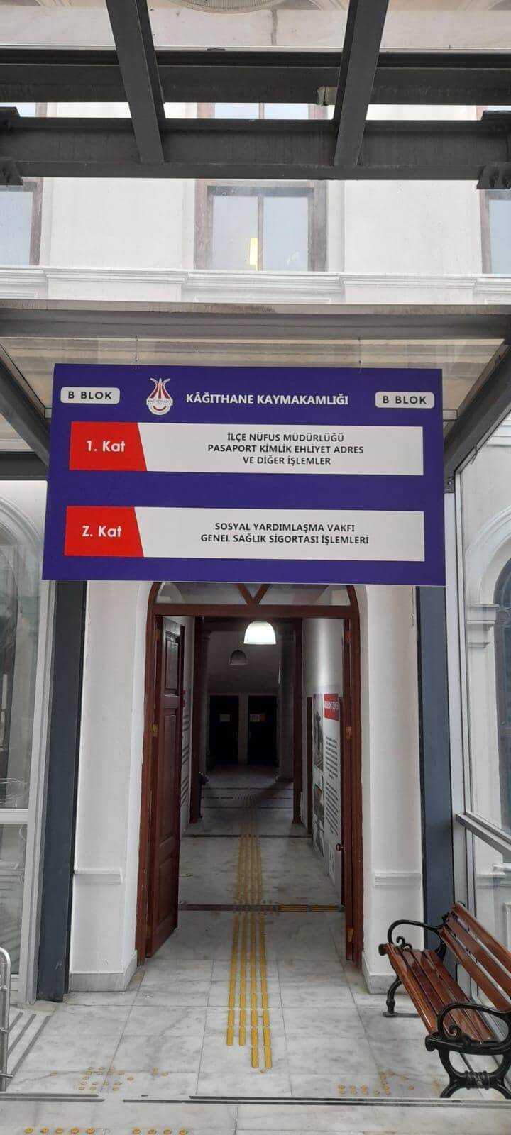 Ofis için askılı tabela tasarımı Ofis için askılı tabela tasarımı