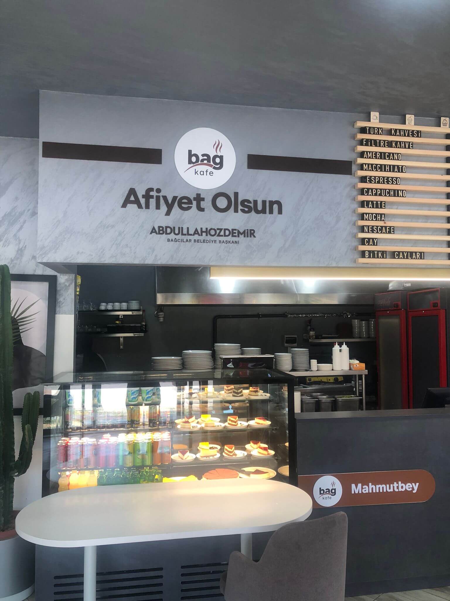 Resepsiyon banko tasarımı ve üretimi. Resepsiyon banko tasarımı ve üretimi.