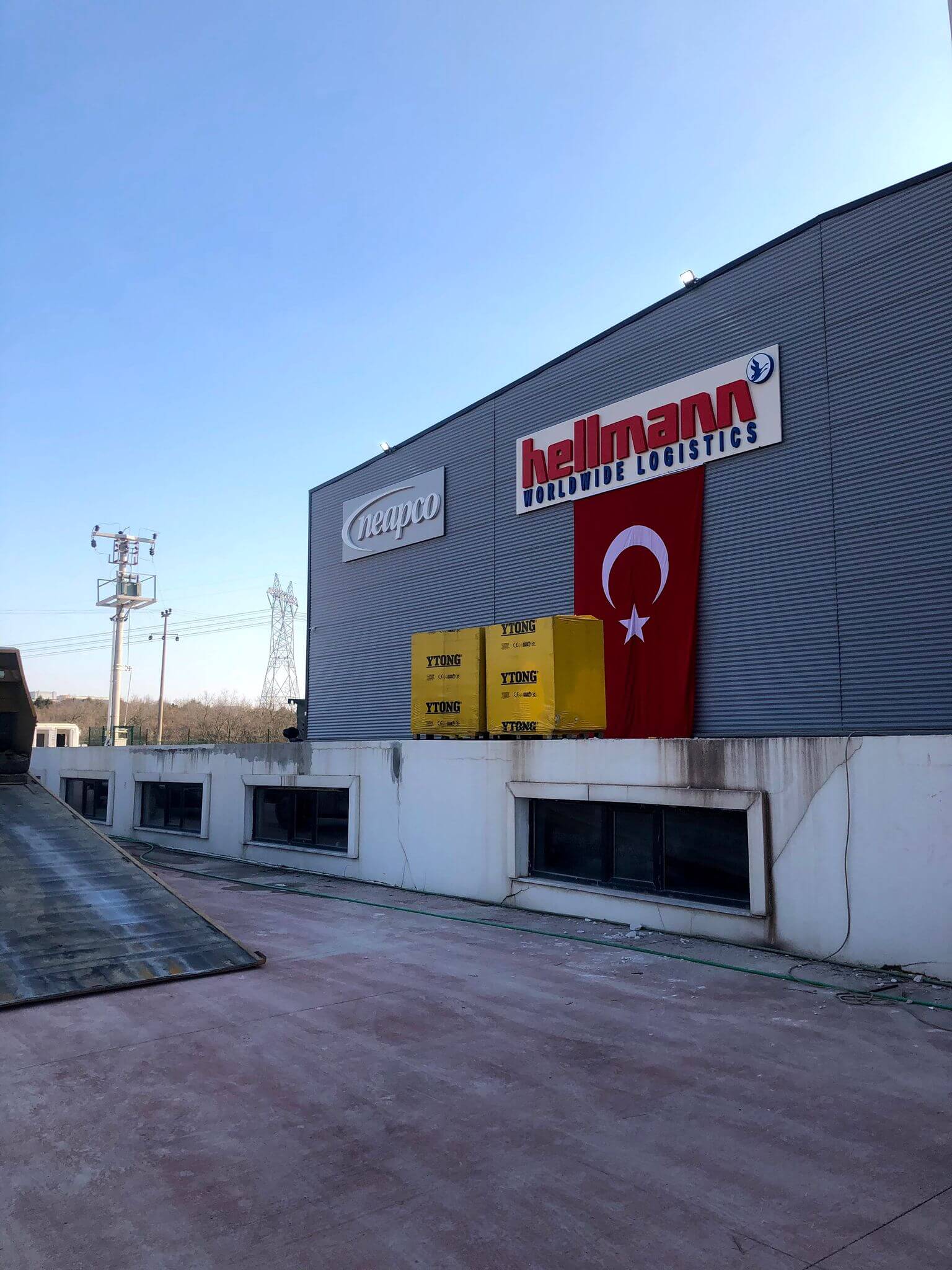 Dış Cephe Tabelası: İşletmenizin Kimliğini Yansıtan Reklam Aracı