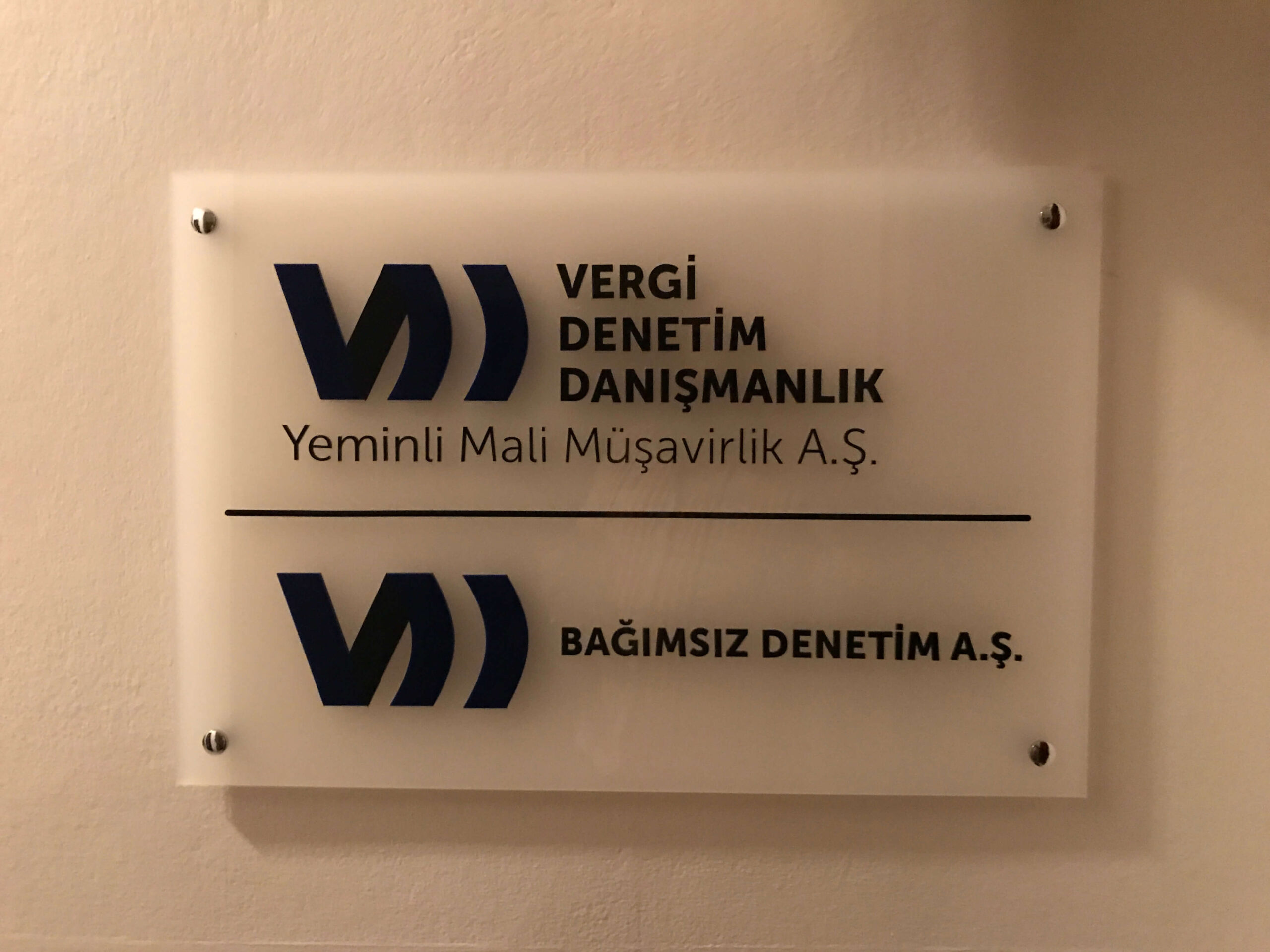A2 Reklam Tuzla tabela tasarımları – Dayanıklı ve dikkat çekici çözümlerle işletmenizi öne çıkarın.